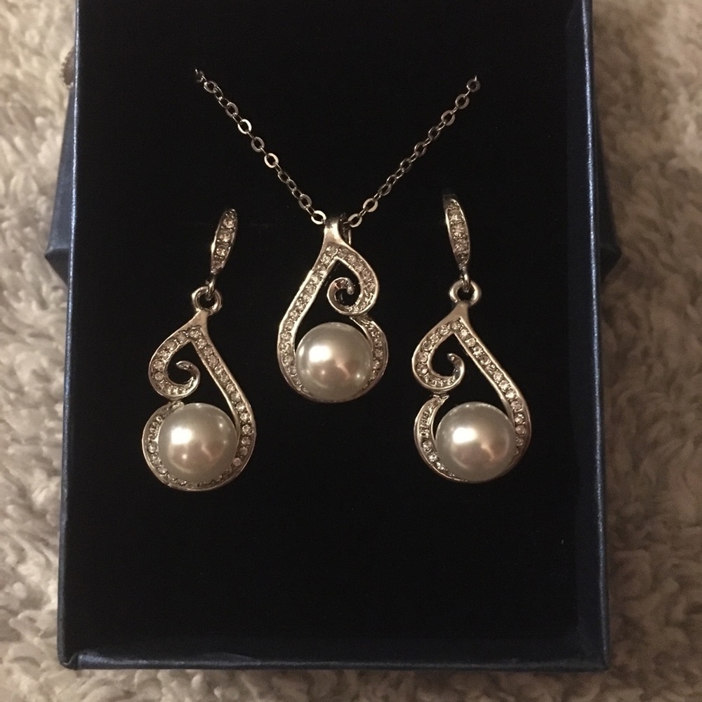 Necklace & Earrings